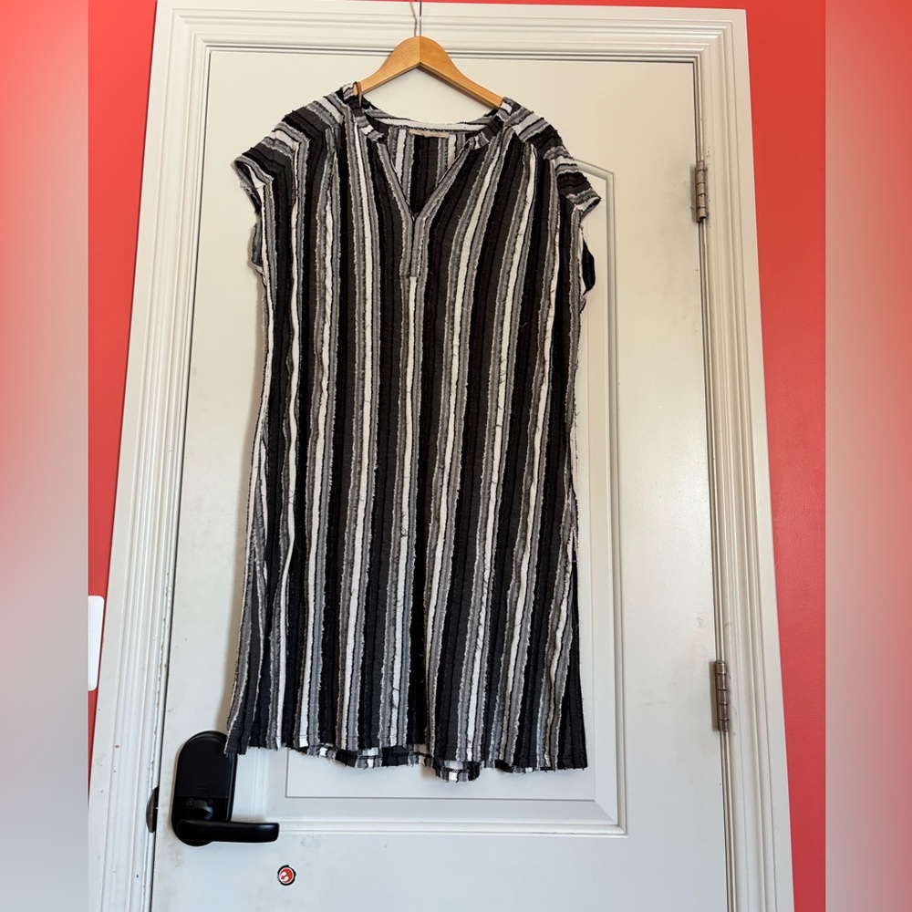 MY DANIELLE Striped Black and White Textured Oversized Dress. Size Large